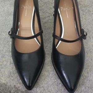 Linea Paolo studed heels